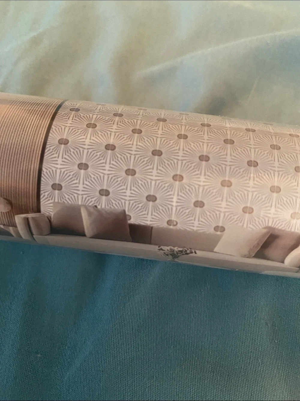 Peel and Stick Wallpaper Roll - Modern Geometric Pattern NIP